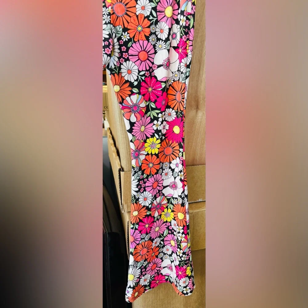 No Boundaries flared bell bottom pants. L/Juniors Flower Power. - Picture 4 of 8